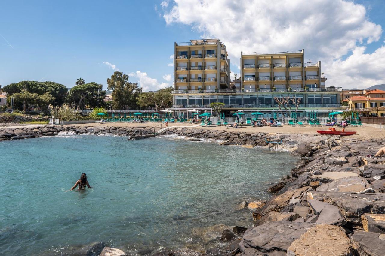 Hotel Bellevue Et Mediterranée Diano Marina Extérieur photo