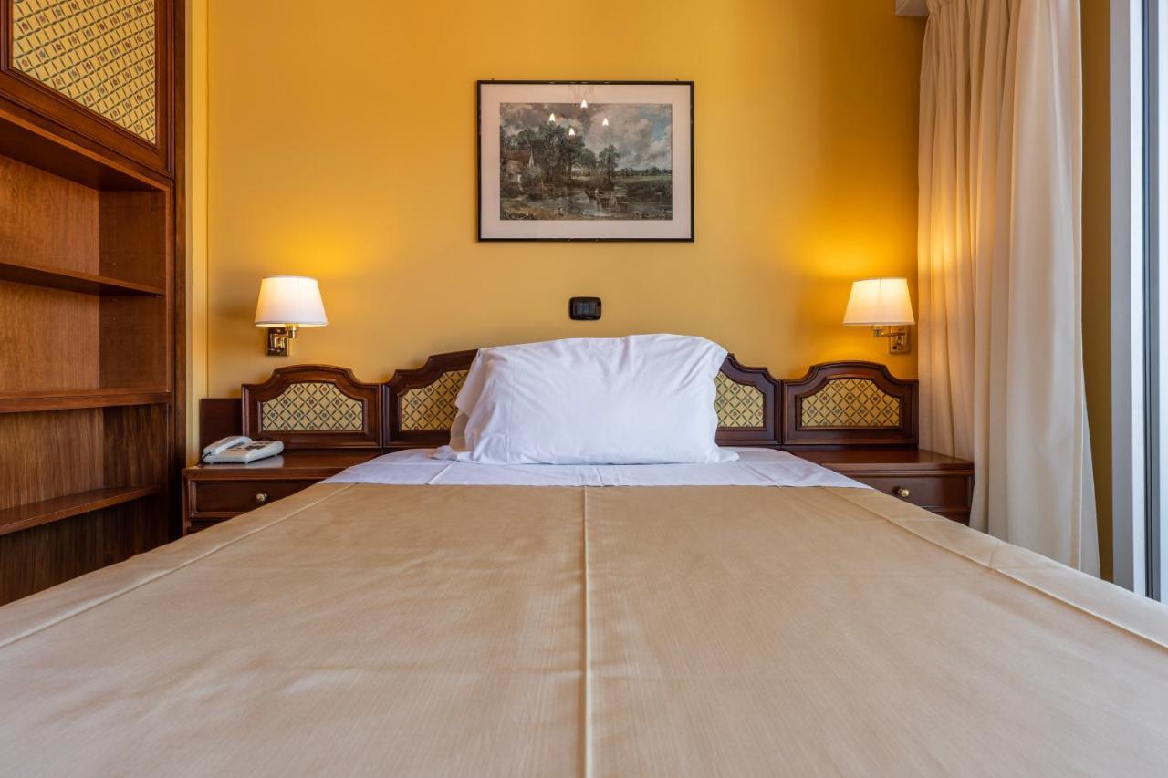 Hotel Bellevue Et Mediterranée Diano Marina Extérieur photo