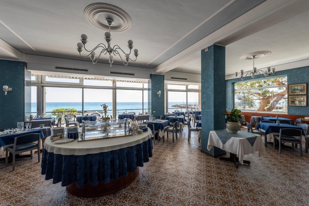 Hotel Bellevue Et Mediterranée Diano Marina Extérieur photo