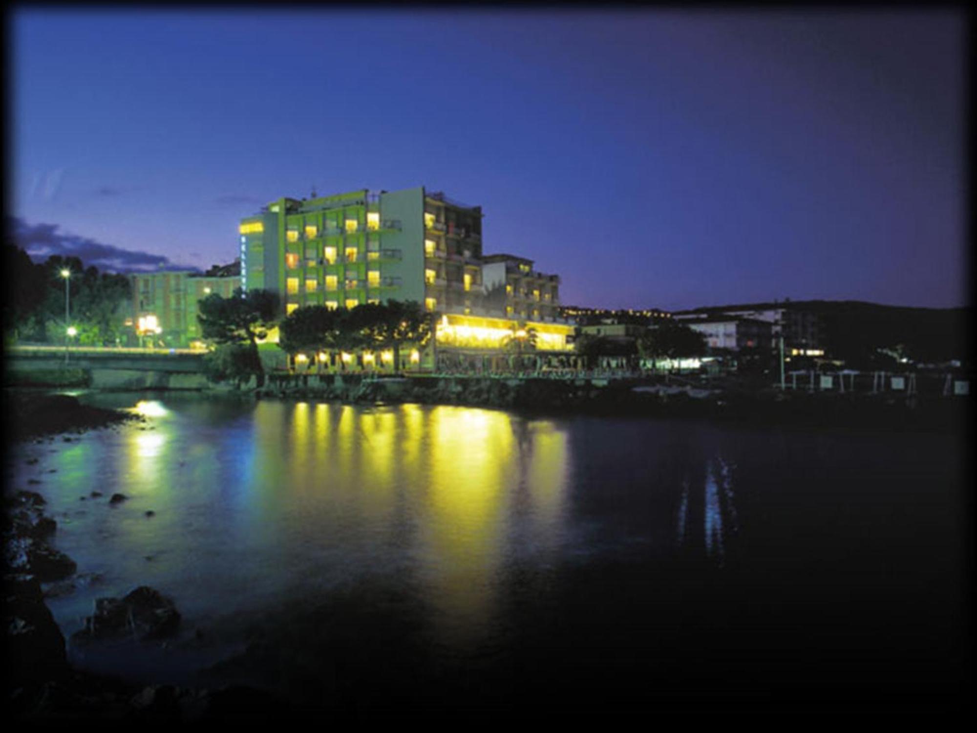 Hotel Bellevue Et Mediterranée Diano Marina Extérieur photo