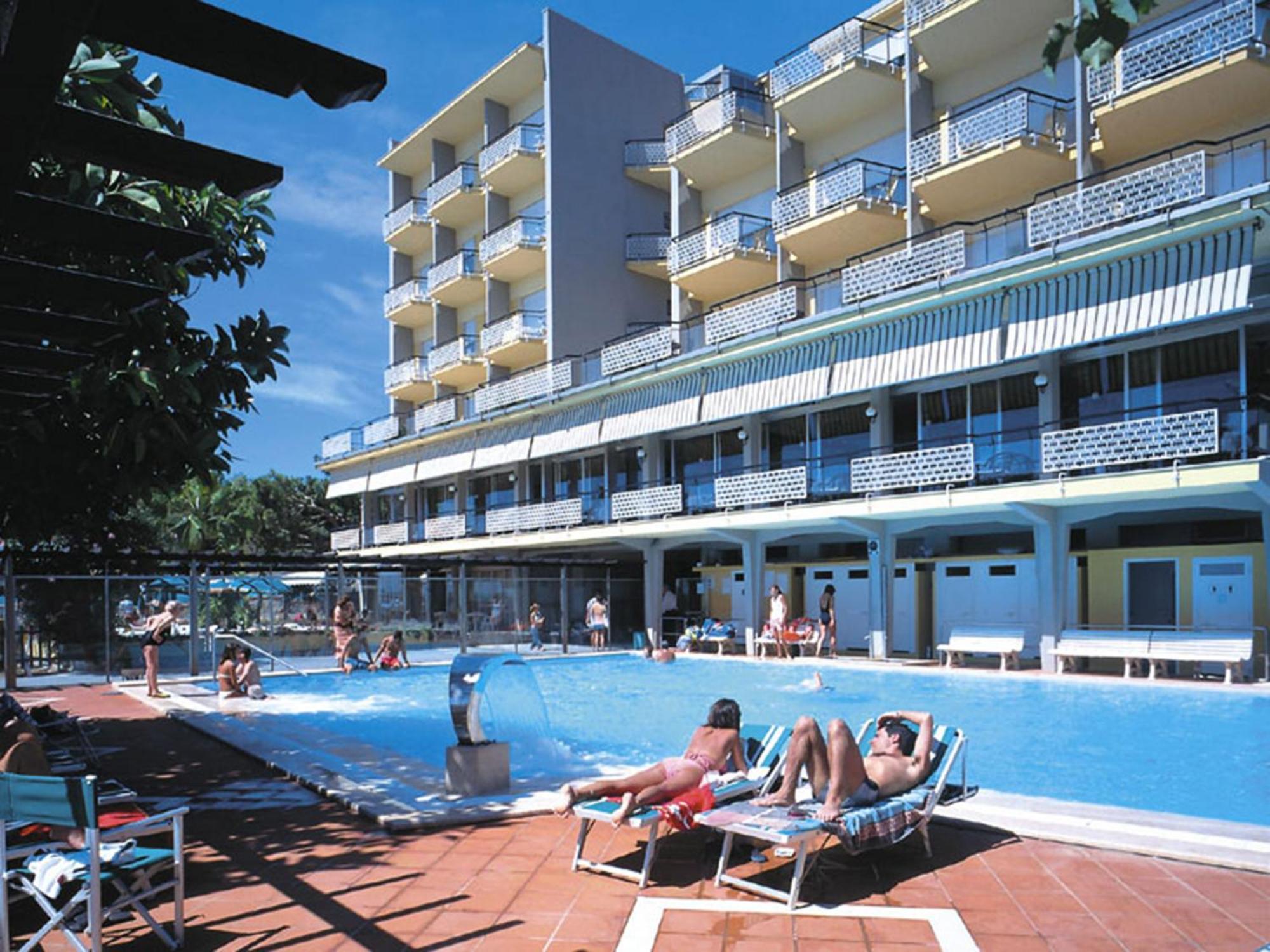 Hotel Bellevue Et Mediterranée Diano Marina Extérieur photo