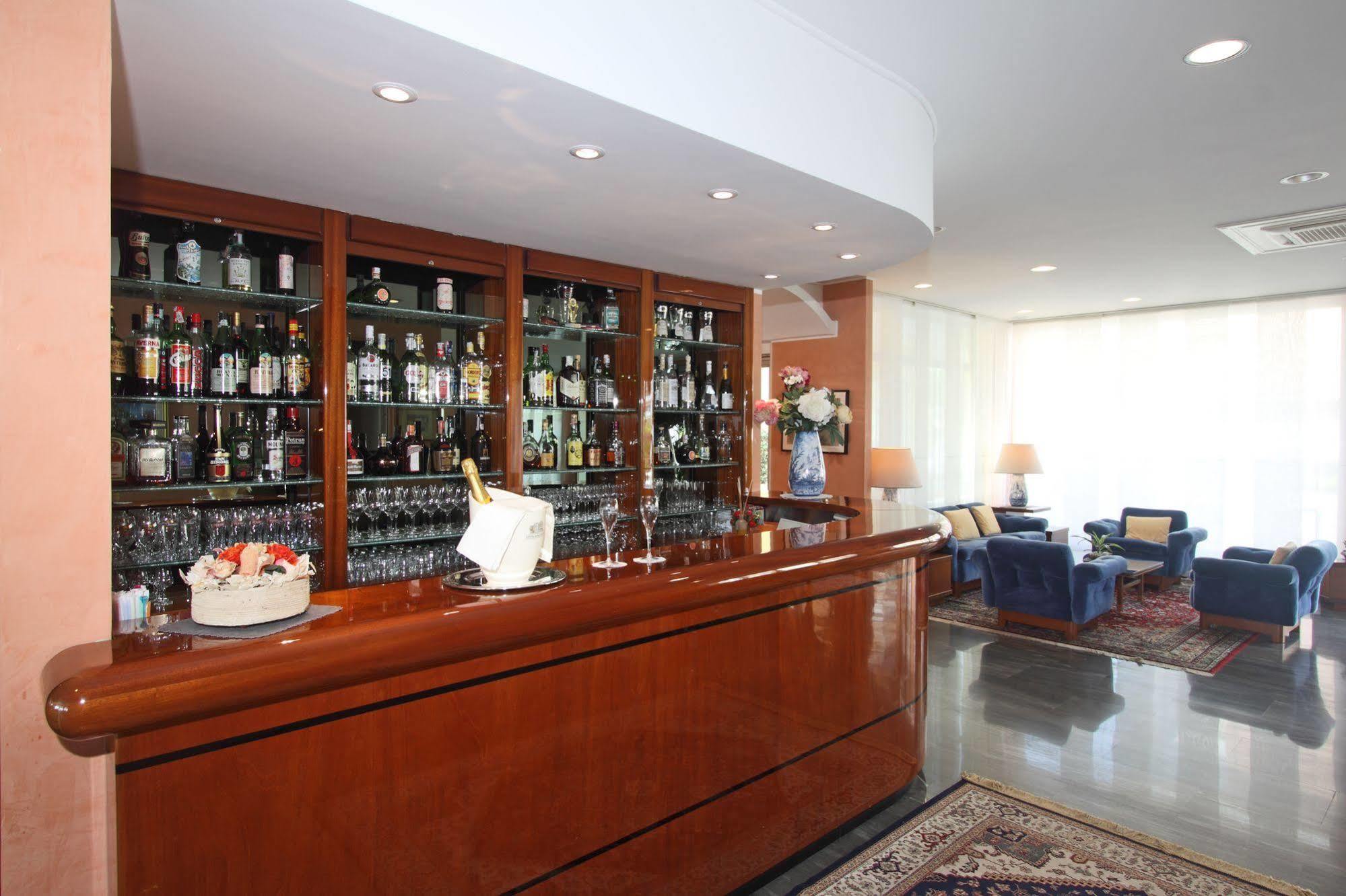 Hotel Bellevue Et Mediterranée Diano Marina Extérieur photo