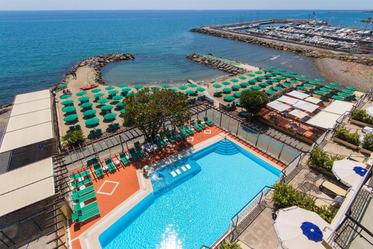 Hotel Bellevue Et Mediterranée Diano Marina Extérieur photo